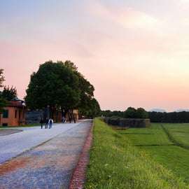 Lucca doce e salgada de bicicleta eléctrica