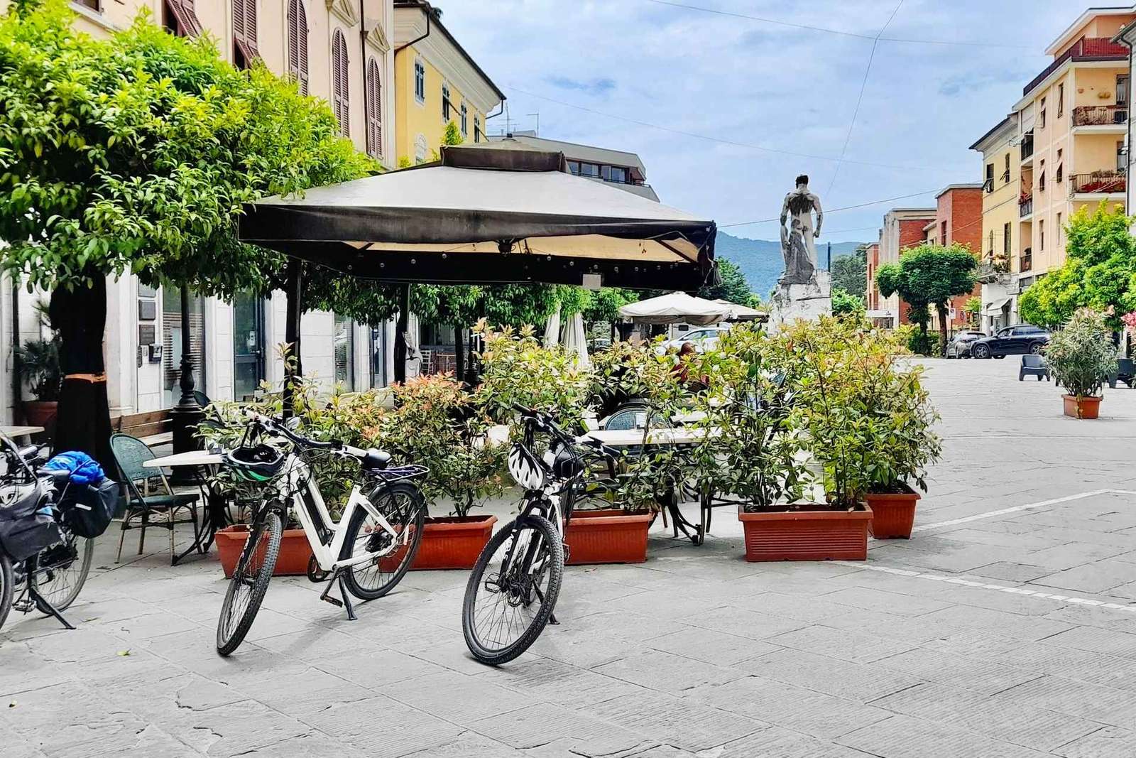 Forte Dei Marmi: E Bike Tour i ukryte skarby z lokalnym przewodnikiem