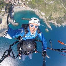 Vuelo en parapente en tándem en Pisa con pilotos profesionales