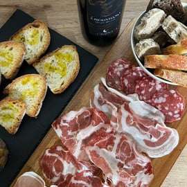 Pisa: Tour gastronomico e degustazione di vini con abbinamento di cibi locali