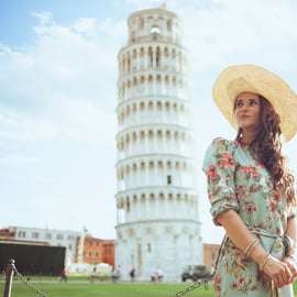 Pisa Tower Photoshoot with 48-Hour Photo Delivery