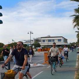Depuis Viareggio : visite à vélo à assistance électrique sur piste cyclable jusqu'à Lucques