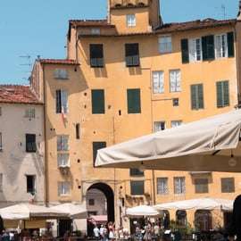 Bustransfer Livorno naar Lucca en Pisa voor cruisegasten
