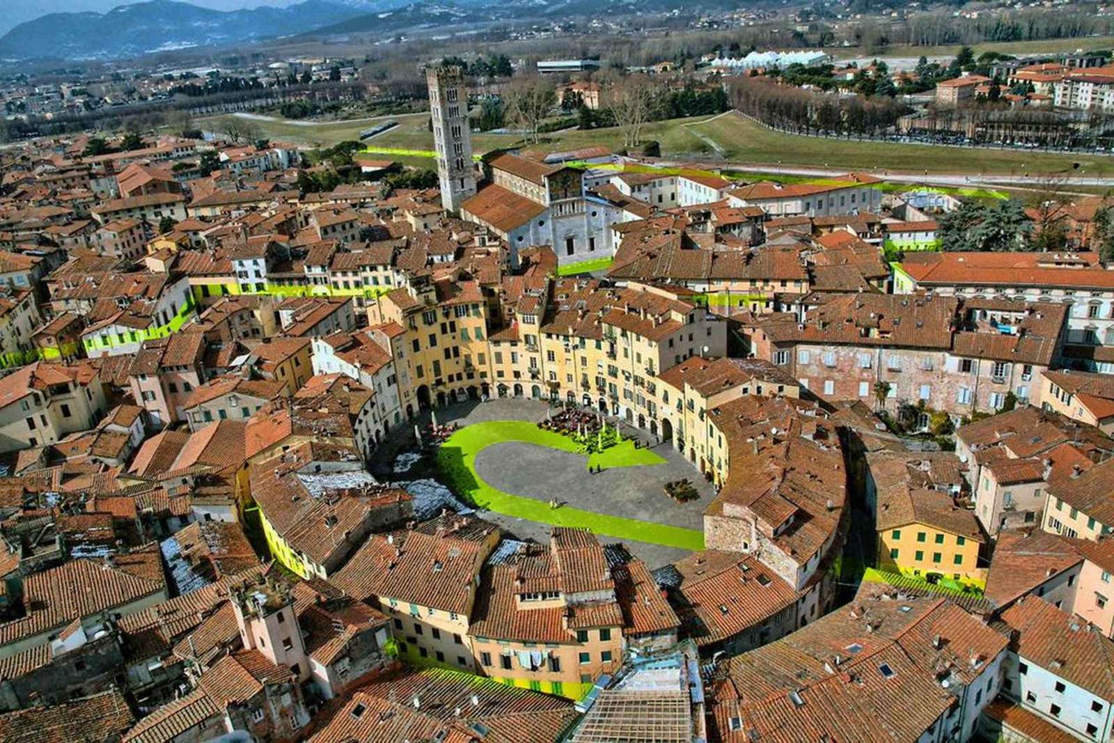 Lucca: Self-Guided Tour by Bike