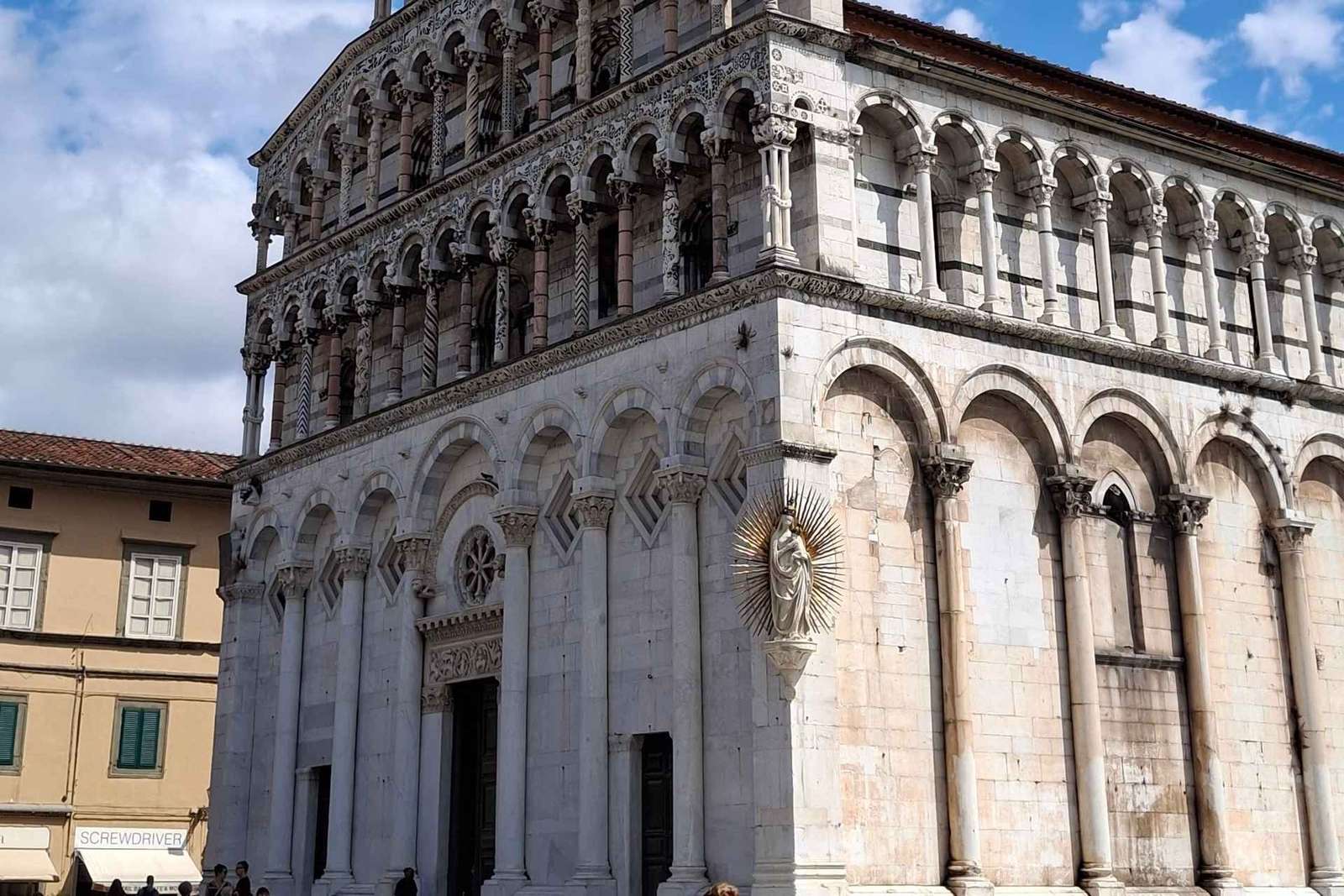 Guidad rundtur i Lucca: stadsmuren, Guinigi och torgen