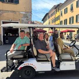 Passeio de carrinho de golfe em Pisa com audioguia