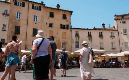 From Livorno Cruise Port: Bus Transfer to Pisa and Lucca