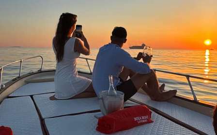 Bootstour bei Sonnenuntergang in Livorno mit Sekt