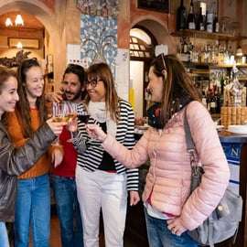 Lucca: Aperitivo Evening Food and Wine Tour with 2 Wines
