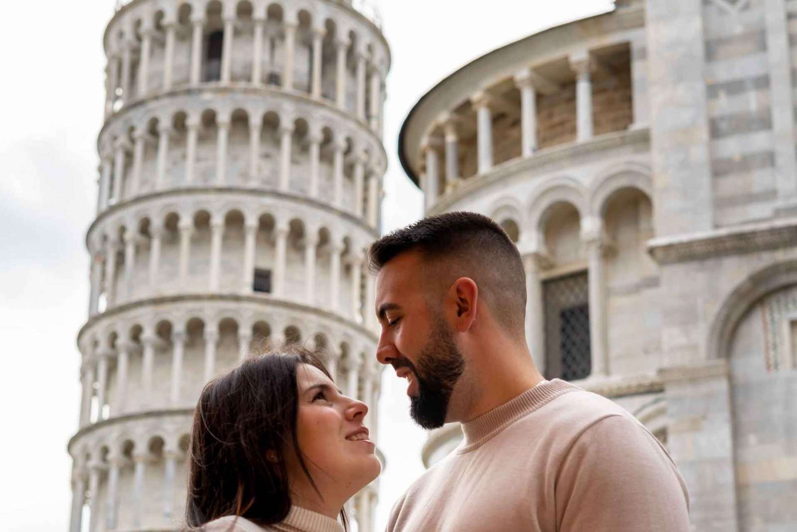 Focení u Šikmé věže v Pise s místním fotografem