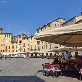 Guidad rundtur i Lucca: stadsmuren, Guinigi och torgen