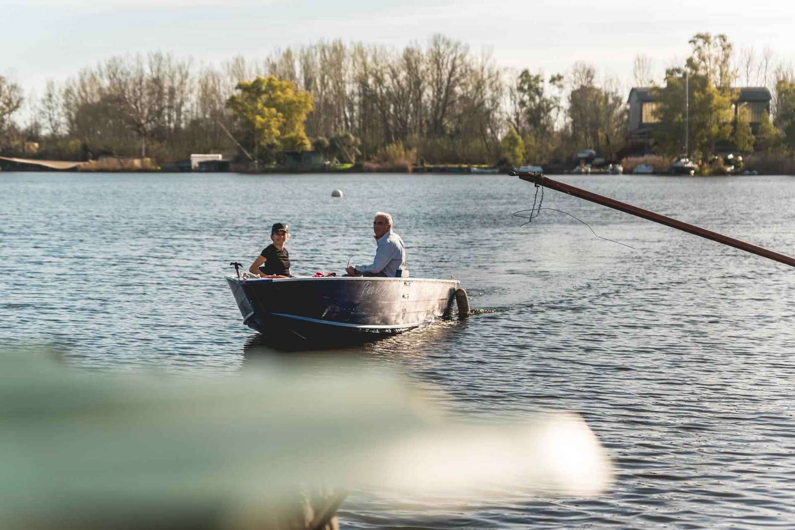 Viareggio: Wycieczka łodzią elektryczną po bagnach z degustacją wina