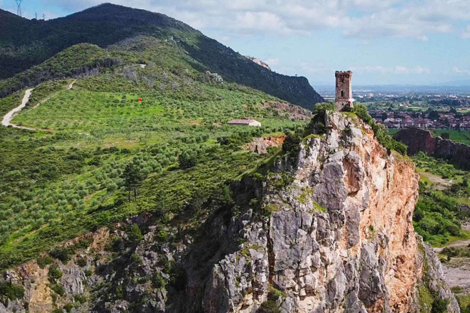 Visita guiada em E-Bike. Os arredores de Pisa: história, natureza e segredos