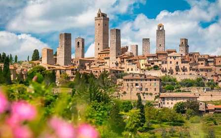 Ab Livorno: San Gimignano mit Mittagessen und Verkostung