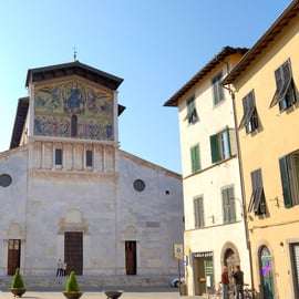 Lucca doce e salgada de bicicleta eléctrica