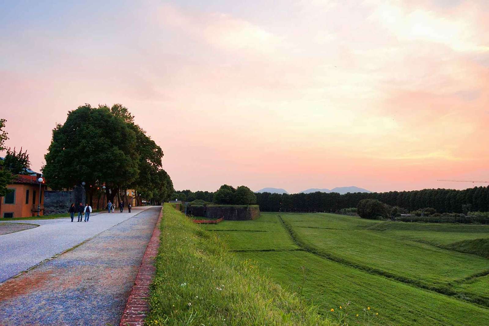 Lucca doce e salgada de bicicleta eléctrica